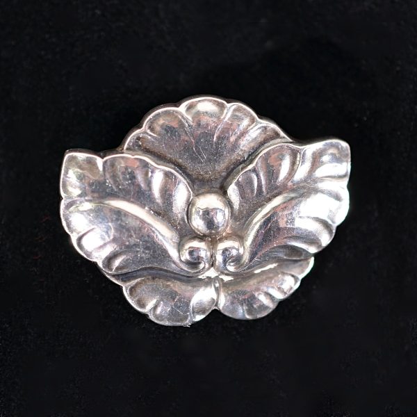 Vintage Early Georg Jensen Sterling Silver Flower Leaf Brooch Pin, Hallmarked 6.6 Grams For Sale