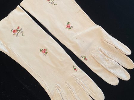 SOLD Vintage Embroidered White Kid Leather Gloves, SZ 7 For Discount